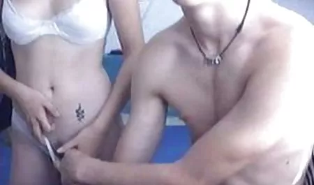 عشق Creampie ضربدری باجناق شیرین آماتور جوان می شود گربه او پر شده است