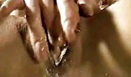 نوجوان sexضربدری سبزه آماتور لعنتی می شود