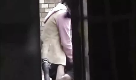 مادربزرگ با جوانان بزرگ با مجموعه سکس ضربدری شهوانی اسباب بازی های جنسی خود استمناء می کند