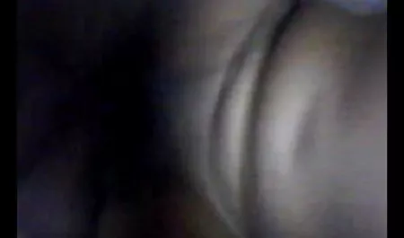 Titgirls در لاتکس داستانهای جدید ضربدری از خروس لذت می برند